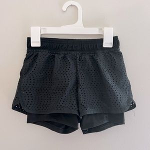 Champion- Girls shorts in black size M
